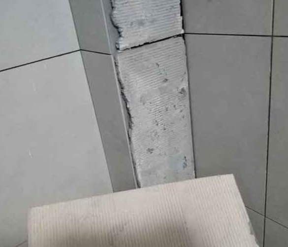 兴文瓷砖空鼓维修公司分享下厨房瓷砖脱落的补救措施。